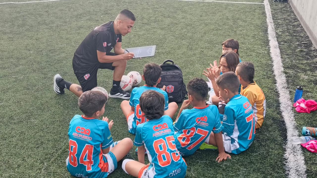 Lee más sobre el artículo Convenio entre Estudiantil y el INDER Medellín